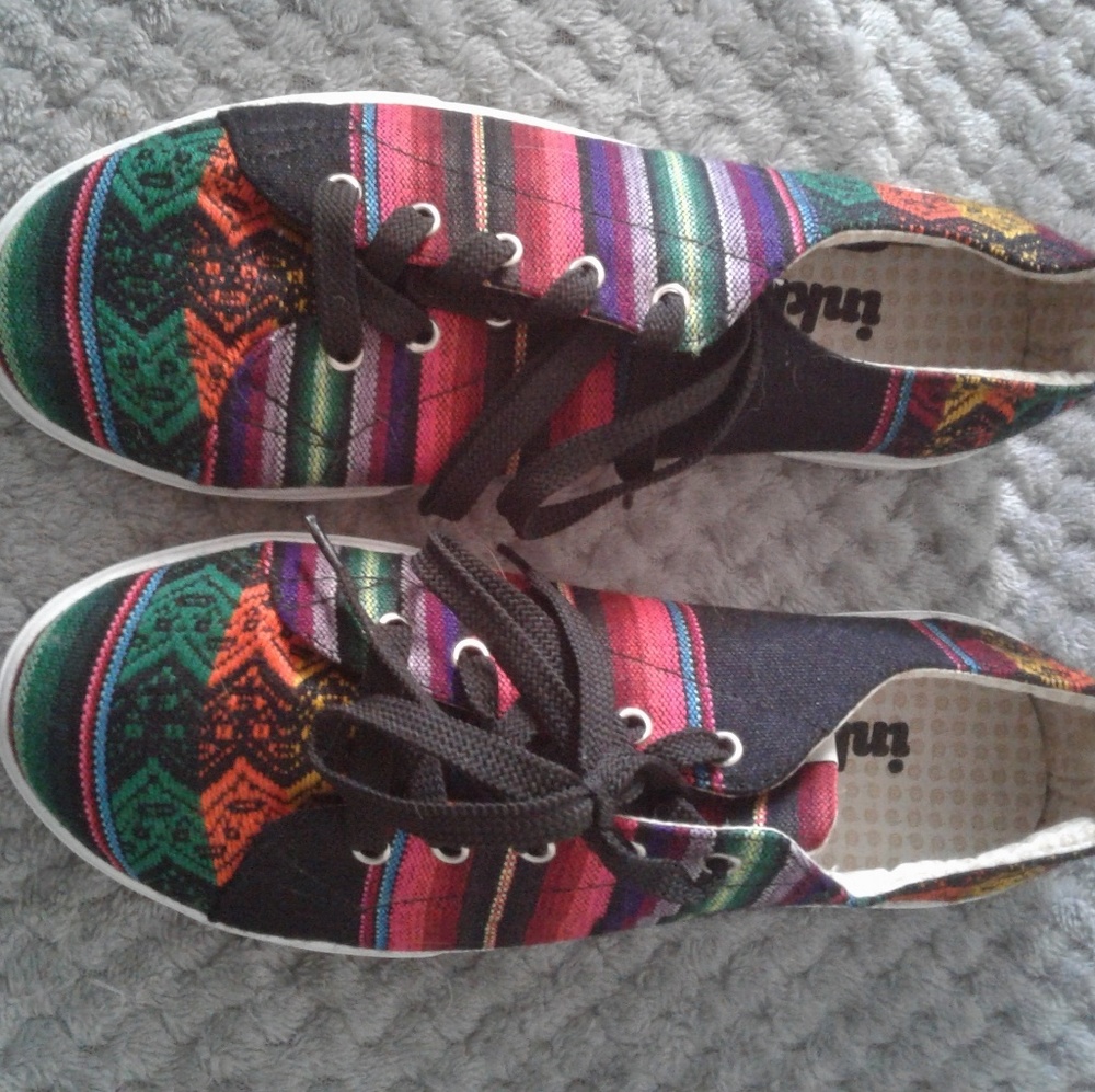 Inkkas Black Spectrum Low Top